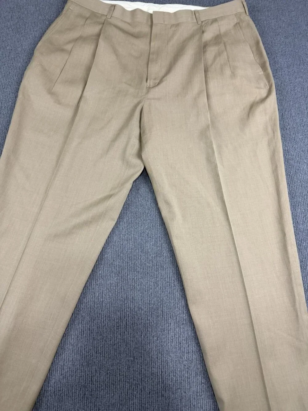 Jos A Bank Mens Travelers Collection Pleated Light Brown Wool Pants 40x30